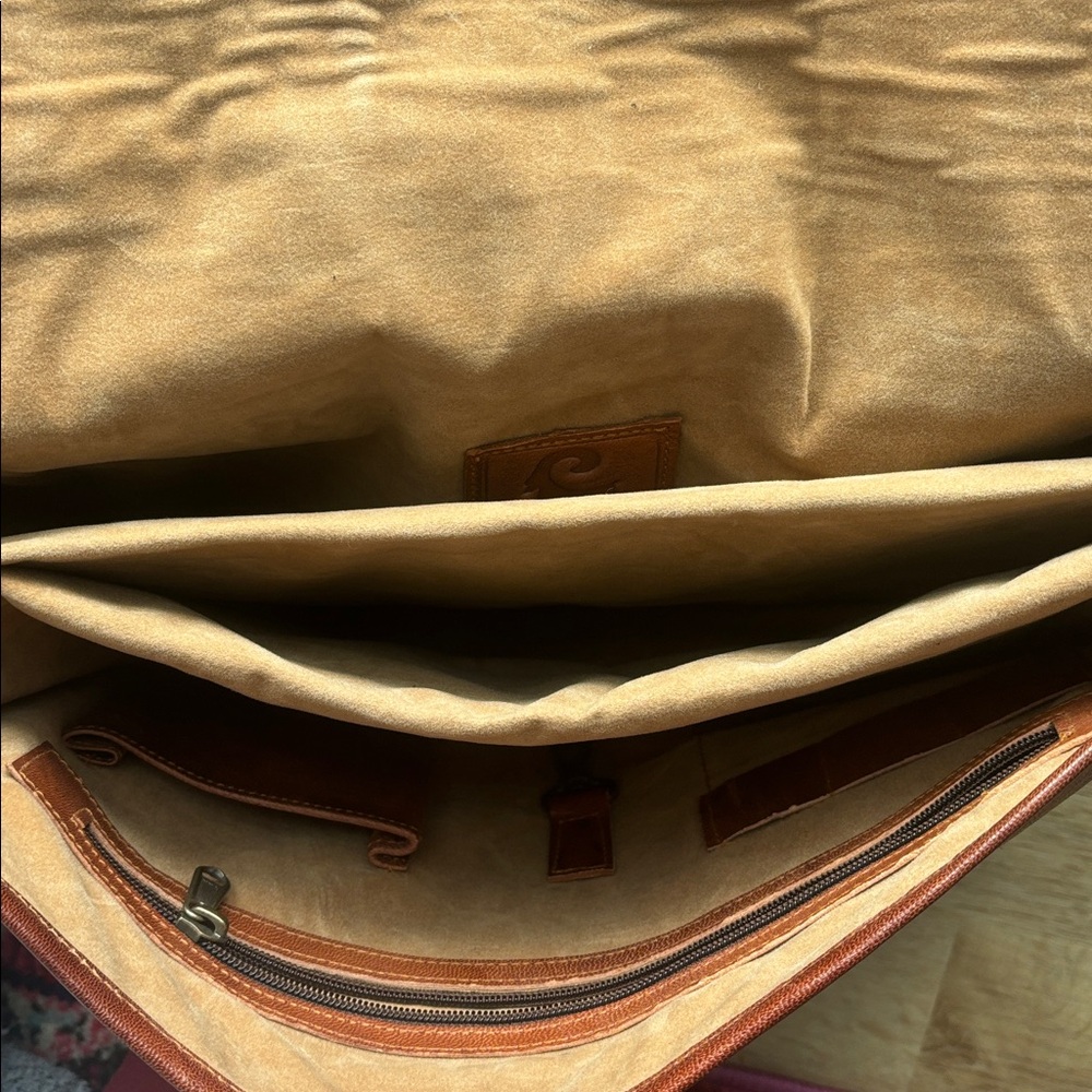 Urban Leather Brown Leather Messenger Bag - Picture 4 of 4